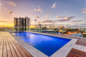 Inner city 1 bedroom Apartment with Rooftop pool and Parking - Serain Residences